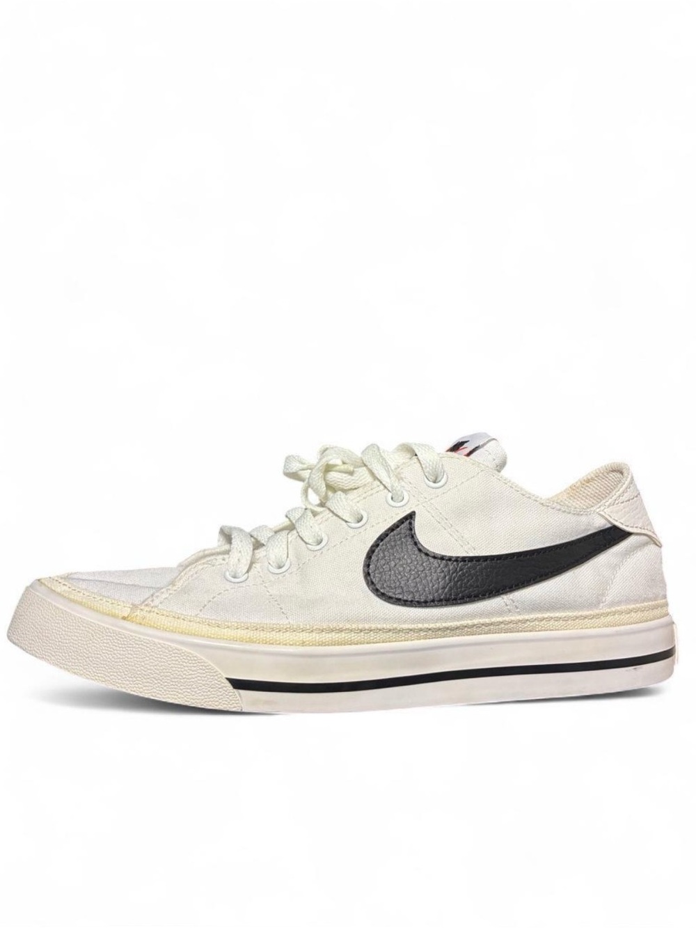 Nike Men’s Low-Top Sneaker in Off-White with Black Swoosh